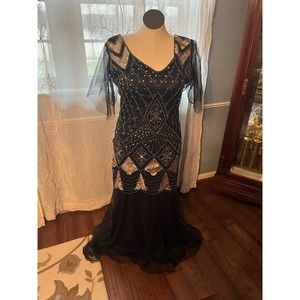 Black and Gold Formal Dress Size 14/16 stretch Flapper inspired